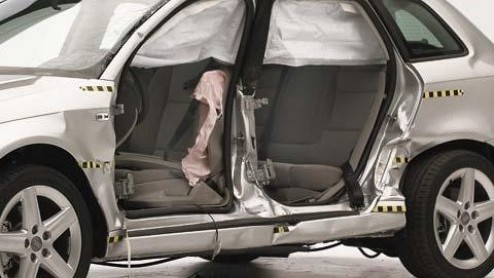 Het Insurance Institute for Highway Safety (IIHS) in de Verenigde Staten heeft de Audi A3 een Top Safety Pick award toegewezen, dankzij de hoogste score in de crashtest. De Audi A4 en A6 kregen eerder