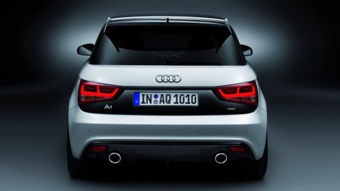 Geen RS1, maar gewoon Audi A1 quattro. De nieuwe supersportieve telg is nu digitaal officieel bekend gemaakt. In het voorjaar staat de 256 pk sterke A1 in Genve en vanaf de zomer kun je rijden. Meer 