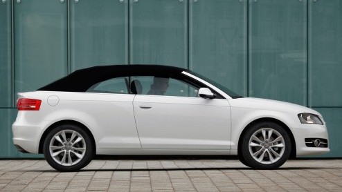 Audi trekt de 1.4 TFSI benzinemotor van stal. Althans, voor de A3 Cabriolet, want daarin was hij nog niet leverbaar. Hiermee is het gat tussen de 1.2 TFSI en veel sterkere 1.8 TFSI gedicht. Het lage v
