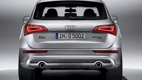 Nog voordat we de Audi Q5 bij de dealers staat vliegt ons alweer beeldmateriaal van de Q5 S-line om de oren. De Q5 krijgt dan een sportiever inborst, maar dat is alleen van toepassing op het onderstel