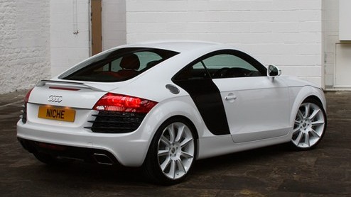 De Engelse tuningfirma biedt Audi TT rijders een R8-bodykit. Voor het luttele bedrag van 8 duizend pond wordt de TT voor een deel omgetoverd in een R8 look. Handig voor wie doorsparen ook niet haalbaa
