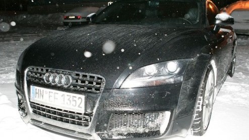 Werden we onlangs in Detroit al verblijd met de Audi TTS, wordt er ondertussen een nog krachtigere versie gespot, de Audi TT RS. Het kan niet op bij de Duitsers, want het model moet in de lente van 20