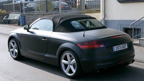 Het kan in Ingolstad niet op. Audi is druk doende een nog snellere TT te ontwikkelen. Er zijn natuurlijk altijd kopers die meer power willen dan de huidige 200 of 250 pk. De Audi TTS, hier als scoop, 