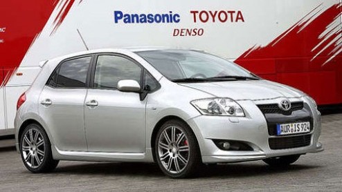Sportieve diesels zijn tegenwoordig helemaal hot, hoewel ze niet op kunnen wegen tegen een hitsige benzinemotor. Toyota Motorsport GmbH probeert het in ieder geval wel, en komt met de Toyota Auris 2.2