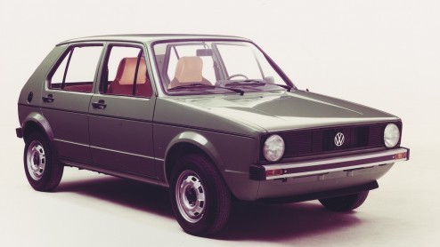 Auto's gaan steeds later naar de sloop. Een Porsche is dan 23.8 jaar, een Volkswagen 18 jaar.
