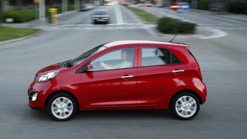 Autoverkopen Nederland in mei 2013 gedaald met 37%. Kia, Jaguar, Dacia en Mitsubishi scoren als enige merk een plus.