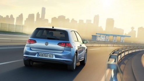Autoverkopen Nederland in mei 2013 gedaald met 37%. Kia, Jaguar, Dacia en Mitsubishi scoren als enige merk een plus.