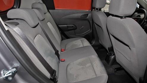 De Chevrolet Aveo zoals we die tot nu toe hebben gekend is bij ons nooit een hoogvlieger geweest. Het model was gebaseerd op de Daewoo Kalos en kon buiten zijn vriendelijke prijskaart niet echt potten