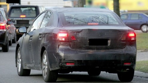 De spionagefotografen zijn deze week weer flink in de weer geweest. Vandaag kunnen we je de nieuwe Toyota Avensis laten zien die voor 2009 op de planning staat. Hij is natuurlijk nog wel dik ingepakt,