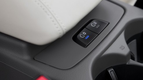Audi heeft de Q5 met kleine ingrepen vernieuwd, waarbij vooral aan de verfijning en afwerking is gedacht. Om de facelift kracht bij te zetten maakt een bijzondere verrassing zijn opwachting: de SQ5 me