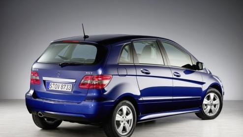 Na nog geen drie jaar vond Mercedes-Benz het tijd om de B-Klasse een facelift te geven. Da is geen donderslag bij heldere hemel, want we wisten dankzij de spionagebeelden al dat deze er aan zat te kom