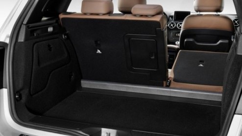 In navolging van zijn voorganger introduceert Mercedes-Benz weer een B-Klasse op aardgas. Het bivalente model heeft onder de noemer B200 Natural Gas Drive een 156 pk sterke 2.0 liter turbomotor onder 