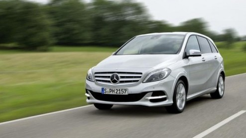 In navolging van zijn voorganger introduceert Mercedes-Benz weer een B-Klasse op aardgas. Het bivalente model heeft onder de noemer B200 Natural Gas Drive een 156 pk sterke 2.0 liter turbomotor onder 