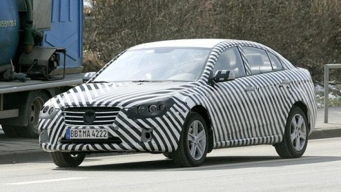 Het is niemand ontgaan dat steeds met Chinese autofabrikanten hun voet aan wal willen zetten in Europa. De Brilliance BS6, Landwind en modellen van Geely kwamen al voorbij, tot nu toe zonder veel succ