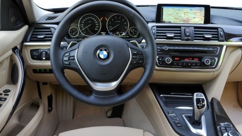 Meestal doet ze er in Mnchen wat langer over, maar ditmaal hebben ze de Touring al een half jaar na het verschijnen van de nieuwe BMW 3-serie Sedan klaar. Hij is een beetje gegroeid, maar vooral de b