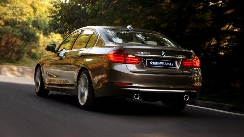 Chinezen hebben iets met beenruimte. Hoe meer vrije centimeters, des te meer status je hebt. Daarom komt BMW nu ook met een verlengde versie van de 3 Serie. De presentatie vindt plaats op de Auto Chin