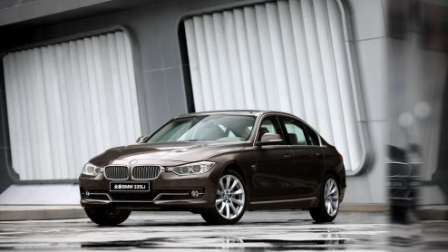 Chinezen hebben iets met beenruimte. Hoe meer vrije centimeters, des te meer status je hebt. Daarom komt BMW nu ook met een verlengde versie van de 3 Serie. De presentatie vindt plaats op de Auto Chin