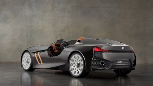 Afgelopen weekend onthulde BMW op het prestigieuze Concours dElegance Villa dEste deze 328 Hommage. Een eerbetoon aan de 328 uit de jaren dertig.