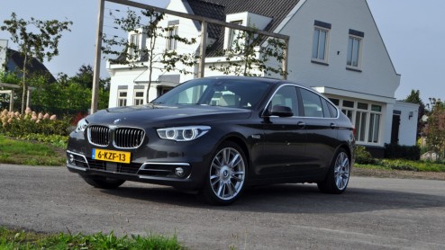 Autotest BMW 5 GT als 530d. BMW heeft de 5 Serie in het nieuw gestoken en ook de 5 Serie Gran Turismo ontkomt niet aan een facelift.
