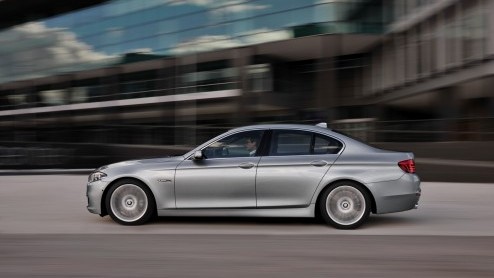 BMW heeft de 5 Serie subtiel vernieuwd. Nu ook met 518d beschikbaar. Bestelbaar vanaf 29 mei, prijzen 45.990 euro.