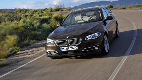 BMW heeft de 5 Serie subtiel vernieuwd. Nu ook met 518d beschikbaar. Bestelbaar vanaf 29 mei, prijzen 45.990 euro.