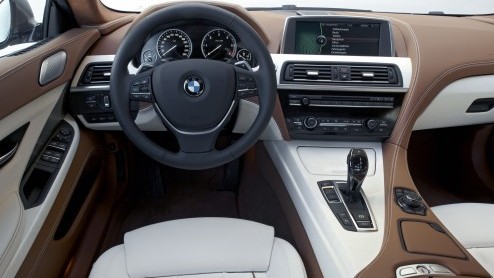 Audi had altijd de naam d grote meester te zijn in het vullen van alle gaatjes in het leveringsprogramma, BMW doet dat inmiddels tenminste zo vaak  en dan met tandheelkundige precisie. Het jongste v