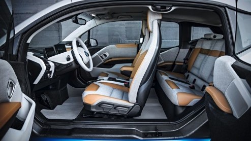 BMW i3 is mondiaal onthuld. Eerste elektrische BMW uit serieproductie, optioneel verkrijgbaar met range extender. Verkoop vindt plaats via BMW i agenten.