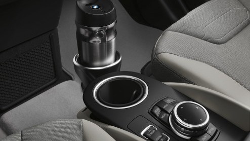 BMW i3 is mondiaal onthuld. Eerste elektrische BMW uit serieproductie, optioneel verkrijgbaar met range extender. Verkoop vindt plaats via BMW i agenten.