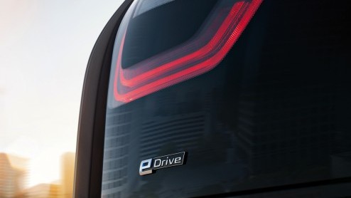 BMW i3 is mondiaal onthuld. Eerste elektrische BMW uit serieproductie, optioneel verkrijgbaar met range extender. Verkoop vindt plaats via BMW i agenten.