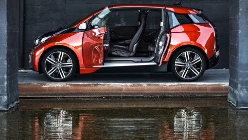 BMW i3 is mondiaal onthuld. Eerste elektrische BMW uit serieproductie, optioneel verkrijgbaar met range extender. Verkoop vindt plaats via BMW i agenten.