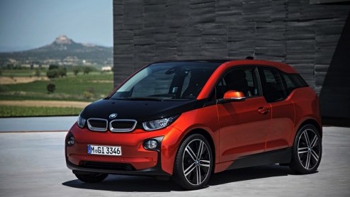 BMW i3 is mondiaal onthuld. Eerste elektrische BMW uit serieproductie, optioneel verkrijgbaar met range extender. Verkoop vindt plaats via BMW i agenten.