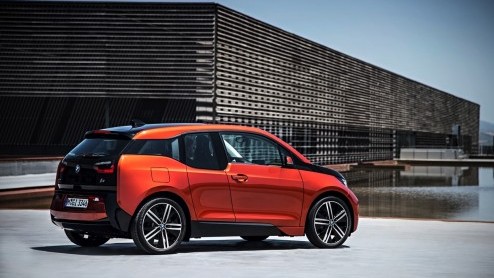BMW i3 is mondiaal onthuld. Eerste elektrische BMW uit serieproductie, optioneel verkrijgbaar met range extender. Verkoop vindt plaats via BMW i agenten.