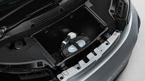 BMW i3 is mondiaal onthuld. Eerste elektrische BMW uit serieproductie, optioneel verkrijgbaar met range extender. Verkoop vindt plaats via BMW i agenten.
