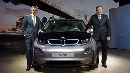 BMW i3 is mondiaal onthuld. Eerste elektrische BMW uit serieproductie, optioneel verkrijgbaar met range extender. Verkoop vindt plaats via BMW i agenten.