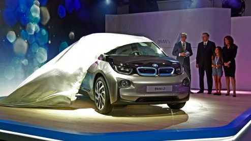BMW i3 is mondiaal onthuld. Eerste elektrische BMW uit serieproductie, optioneel verkrijgbaar met range extender. Verkoop vindt plaats via BMW i agenten.