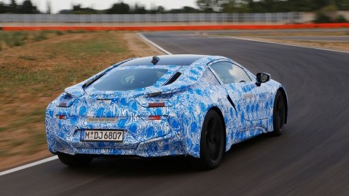 BMW heeft weer wat meer details onthuld van de op stapel staande i8 plug-inhybride. Met een gecombineerd vermogen van 362 pk en een ideale gewichtsverdeling is het een ware supersporter.