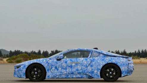 BMW heeft weer wat meer details onthuld van de op stapel staande i8 plug-inhybride. Met een gecombineerd vermogen van 362 pk en een ideale gewichtsverdeling is het een ware supersporter.