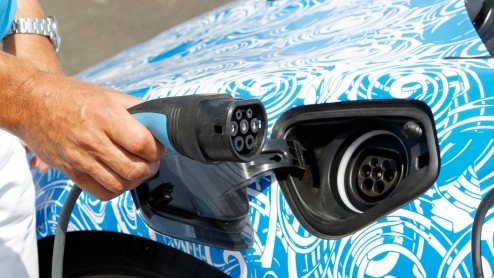 BMW heeft weer wat meer details onthuld van de op stapel staande i8 plug-inhybride. Met een gecombineerd vermogen van 362 pk en een ideale gewichtsverdeling is het een ware supersporter.