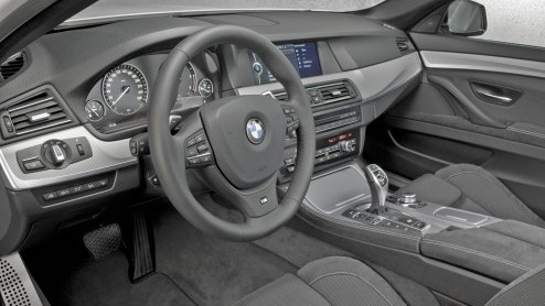 Veel fabrikanten proberen ieder gaatje in hun leveringsprogramma te dichten en BMW vormt daar bepaald geen uitzondering op. Met het nieuwe label M Performance schuiven ze nu een hele lijn tussen hun