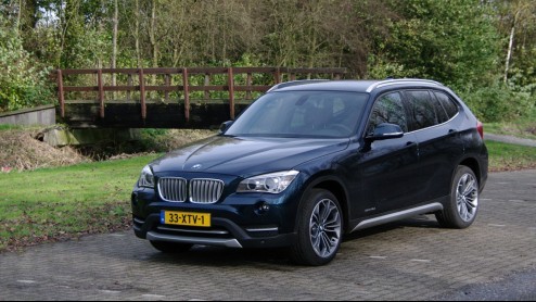 BMW heeft de nu drie jaar bestaande X1 een facelift n een stel nieuwe motoren gegeven. Reden om de kennismaking eens te hernieuwen en wel met de X1 sDrive16d.