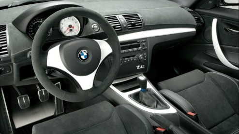 De BMW 1-serie is recent als Coup-versie gentroduceerd. BMW zet echter deze dynamische tweedeurs coup letterlijk en figuurlijk kracht bij door de BMW Concept 1 Serie tii op de wereld te zetten. De