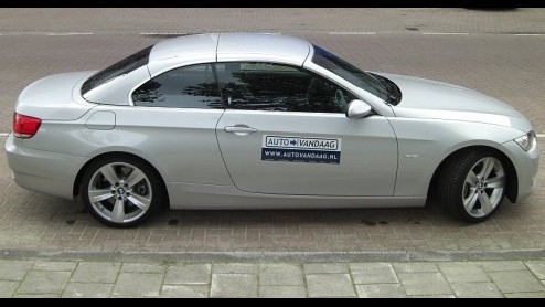 BMW zet met deze eerste cabriolet met stalen vouwdak een bijzondere auto in de markt. De kennis van vier generaties cabriolets is nu samengebracht in deze versie, die een hoop rijplezier geeft en zeer