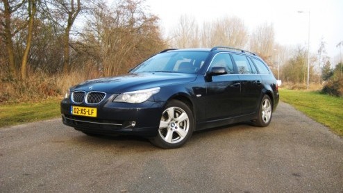 Vraag een willekeurige autoliefhebber naar een kernachtige omschrijving van een BMW. Grote kans dat sportiviteit, rijdersauto n achterwielaandrijving niet zullen ontbreken in het relaas. De Fnfer