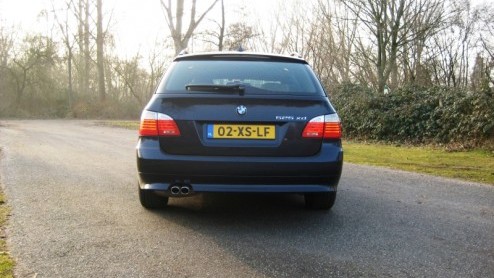 Vraag een willekeurige autoliefhebber naar een kernachtige omschrijving van een BMW. Grote kans dat sportiviteit, rijdersauto n achterwielaandrijving niet zullen ontbreken in het relaas. De Fnfer