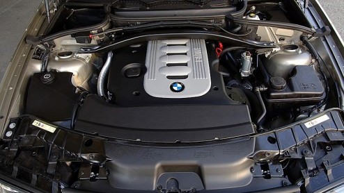 In een moeite door pakt BMW na de complete modelvernieuwing van de X5 ook de X3 aan met een facelift. En kan het SUV-gamma van BMW er dus weer tegen.
