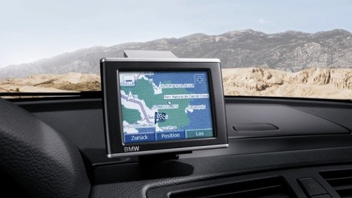 In navolging van Volvo heeft nu ook BMW een passend antwoord op de populaire draagbare navigatiesystemen. Het merk introduceert een specifiek ontworpen systeem van Garmin, geschikt voor de 1 en 3 Seri