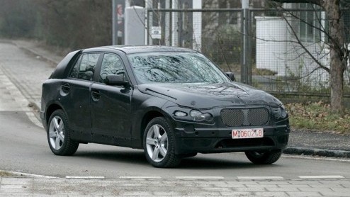 Wat komt er na de X3 en X5? Precies, de X1. Hij staat gepland voor 2010 en moet zich gaan weren in een druk segment. Ook de Mini in SUV-variant hoort daarbij. De BMW X1 wordt een stoere maar dynamisch