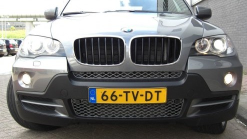 De BMW X5 is d grote hit van BMW. Het merk had in 1999 al snel hun antwoord op 'de SUV' klaar en dat bleef niet onopgemerkt. Hij staat tegenwoordig bekend als d good looking, sportief rijdende P.C-H