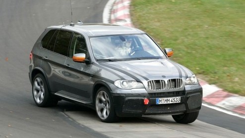 We lieten vorige maand al een scoop zien van de BMW X5 M, maar hij is opnieuw gespot, on track dit keer. Die beelden laten we natuurlijk graag zien!
