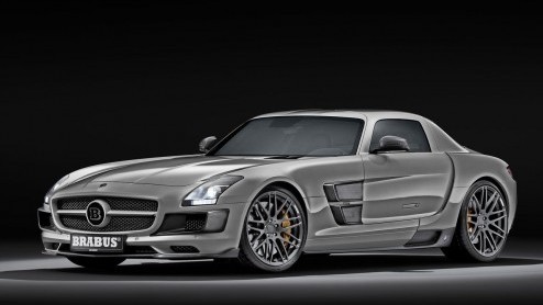 Is de Mercedes-Benz SLS AMG niet snel, krachtig of spannend genoeg? BRABUS weet raad en introduceert de Brabus 700 Biturbo. Met 700 pk en een topsnelheid van 340 km/u. Oef!